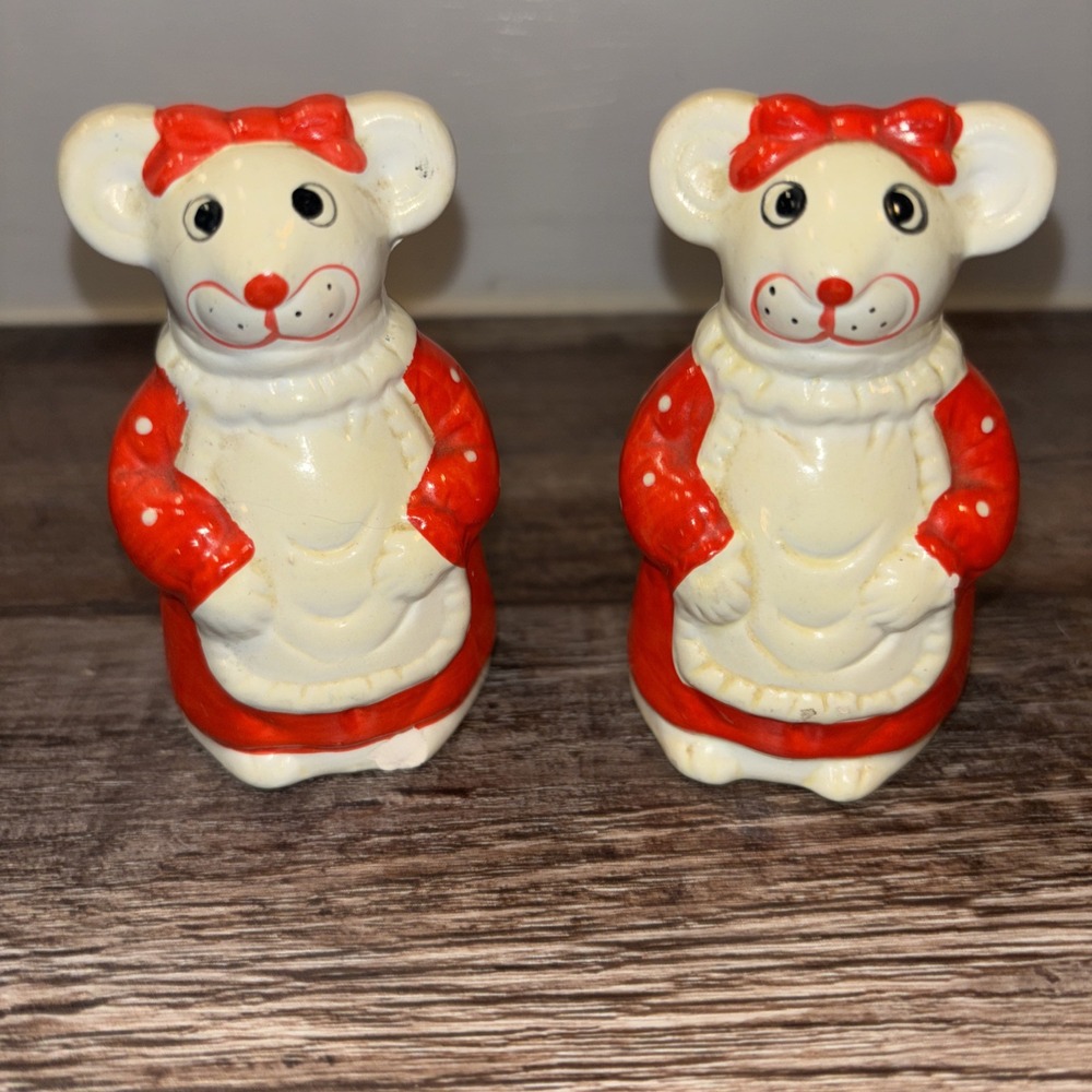 Vintage Mice Salt Pepper Shakers Red White Apron With Bow Ceramic